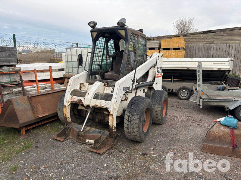 Bobcat A220 (112340) - Chargeuse sur pneus: photos 1 Bobcat A220 (112340) - Chargeuse sur pneus: photos 1