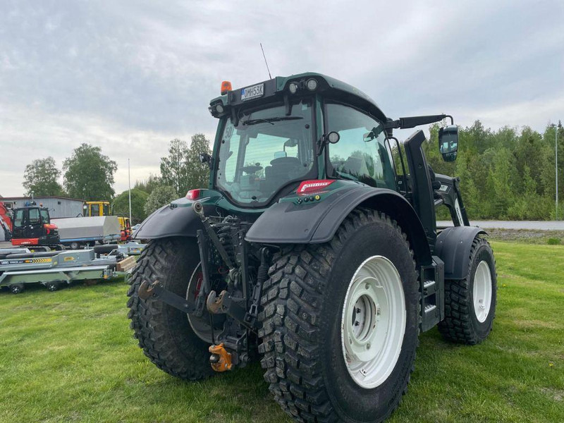 Valtra N154E Versu SmartTouch MR19 Valtra N154E Versu SmartTouch MR19 med frontlastare Quicke Q5M - Tracteur agricole: photos 5 Valtra N154E Versu SmartTouch MR19 Valtra N154E Versu SmartTouch MR19 med frontlastare Quicke Q5M - Tracteur agricole: photos 5
