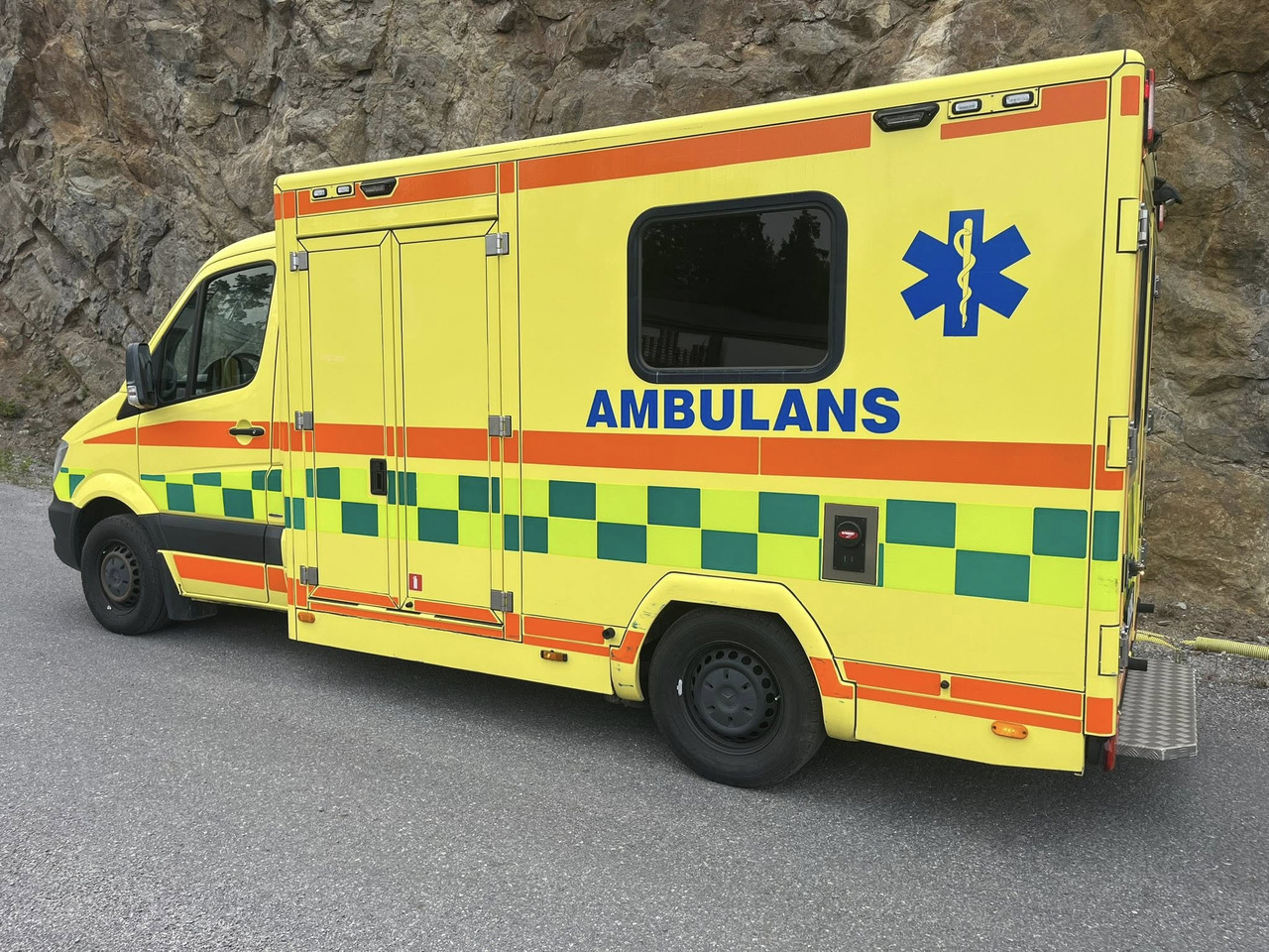 MERCEDES-BENZ Sprinter 319 - AMBULANCE / Krankenwagen / швидка допомога - Ambulance: photos 3 MERCEDES-BENZ Sprinter 319 - AMBULANCE / Krankenwagen / швидка допомога - Ambulance: photos 3