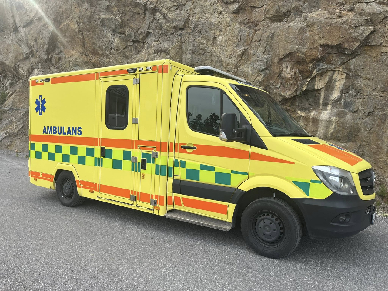 MERCEDES-BENZ Sprinter 319 - AMBULANCE / Krankenwagen / швидка допомога - Ambulance: photos 4 MERCEDES-BENZ Sprinter 319 - AMBULANCE / Krankenwagen / швидка допомога - Ambulance: photos 4