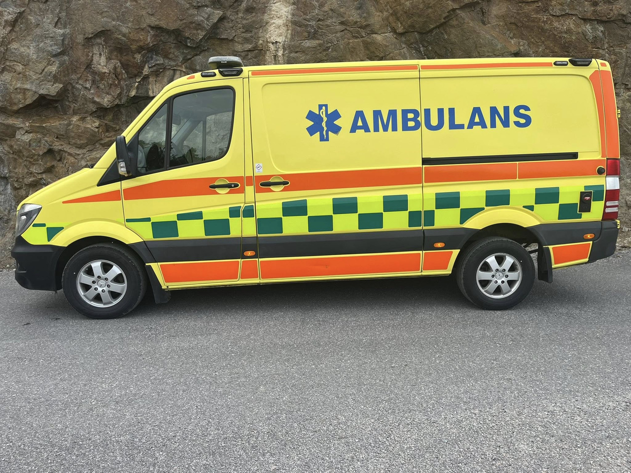 MERCEDES-BENZ Sprinter 319 - AMBULANCE - Ambulance: photos 3 MERCEDES-BENZ Sprinter 319 - AMBULANCE - Ambulance: photos 3