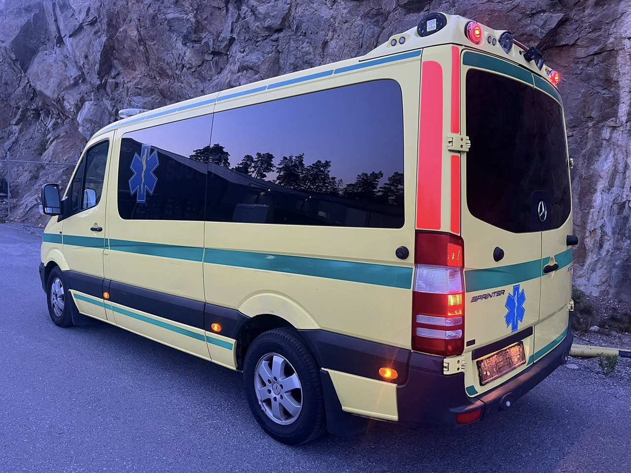 Mercedes-Benz Sprinter 316 - 2 stretcher AMBULANCE / Krankenwagen / Швидка допомога - Ambulance: photos 4 Mercedes-Benz Sprinter 316 - 2 stretcher AMBULANCE / Krankenwagen / Швидка допомога - Ambulance: photos 4