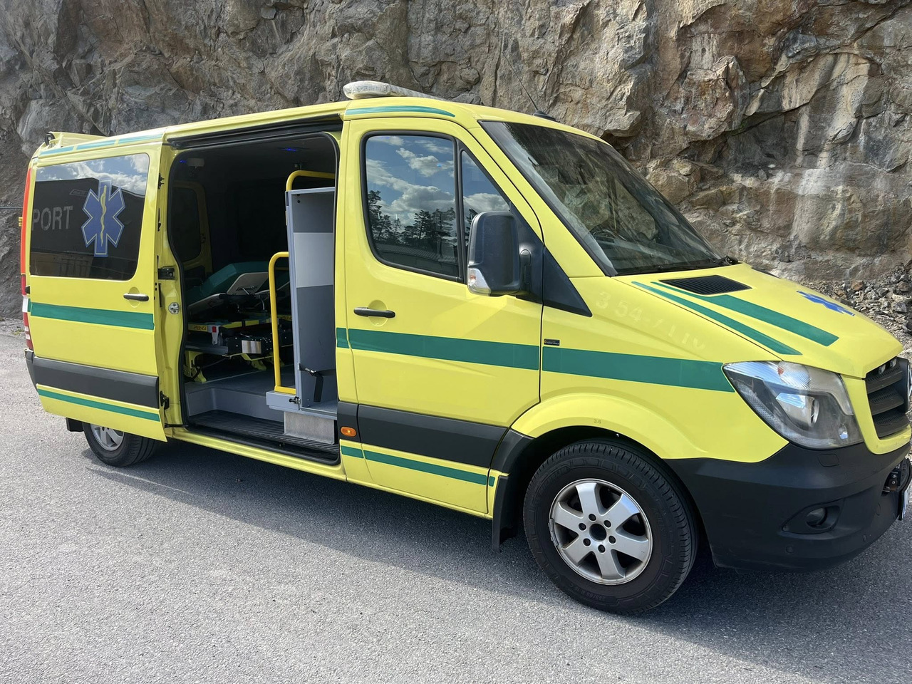 Mercedes-Benz Sprinter 316 - 2 stretcher AMBULANCE / Krankenwagen / Швидка допомога - Ambulance: photos 1 Mercedes-Benz Sprinter 316 - 2 stretcher AMBULANCE / Krankenwagen / Швидка допомога - Ambulance: photos 1