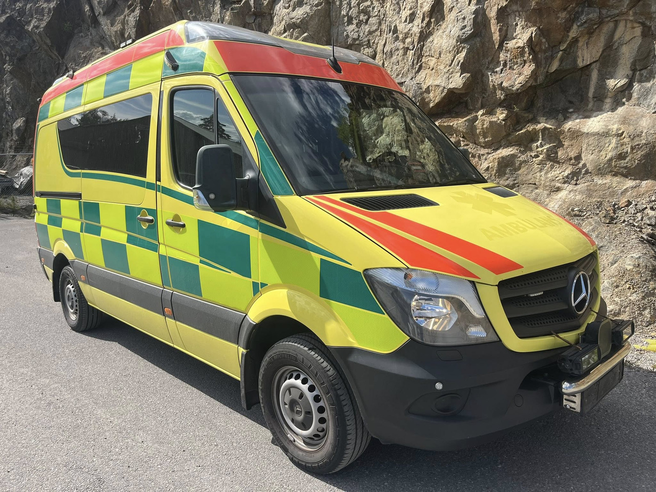 Mercedes-Benz Sprinter 319 - AMBULANCE / Krankenwagen / Ambulancia - Ambulance: photos 2 Mercedes-Benz Sprinter 319 - AMBULANCE / Krankenwagen / Ambulancia - Ambulance: photos 2