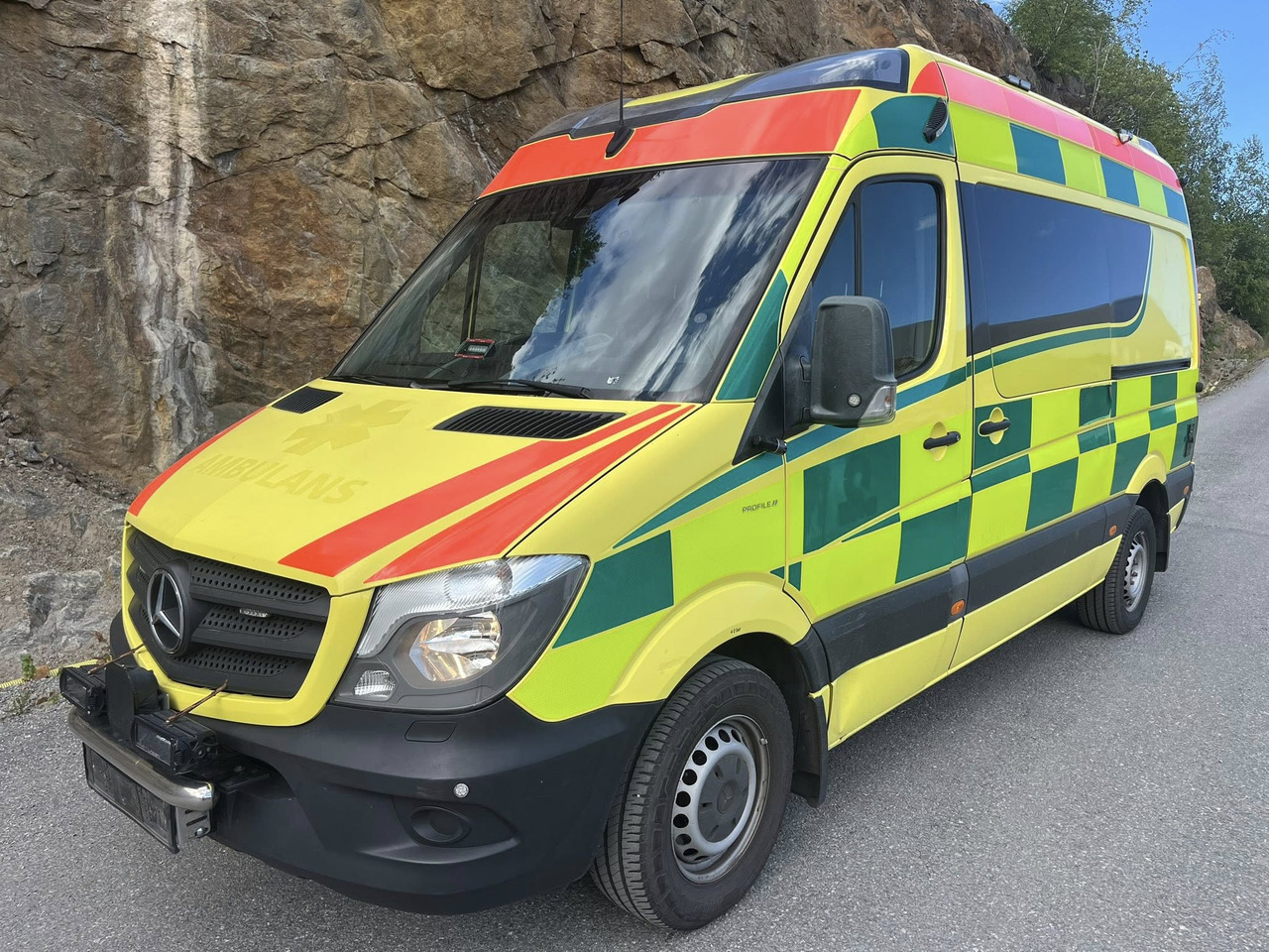 Mercedes-Benz Sprinter 319 - AMBULANCE - RESERVERAD !! - Ambulance: photos 1 Mercedes-Benz Sprinter 319 - AMBULANCE - RESERVERAD !! - Ambulance: photos 1