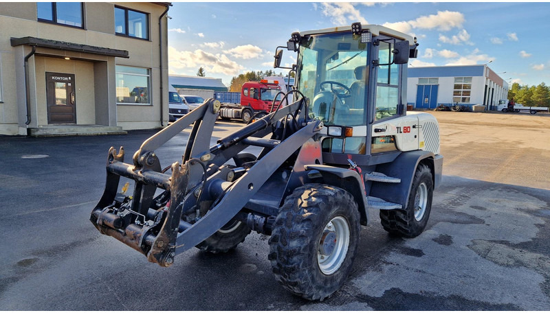 Terex TL80 4X4 + tools - Chargeuse sur pneus: photos 1 Terex TL80 4X4 + tools - Chargeuse sur pneus: photos 1