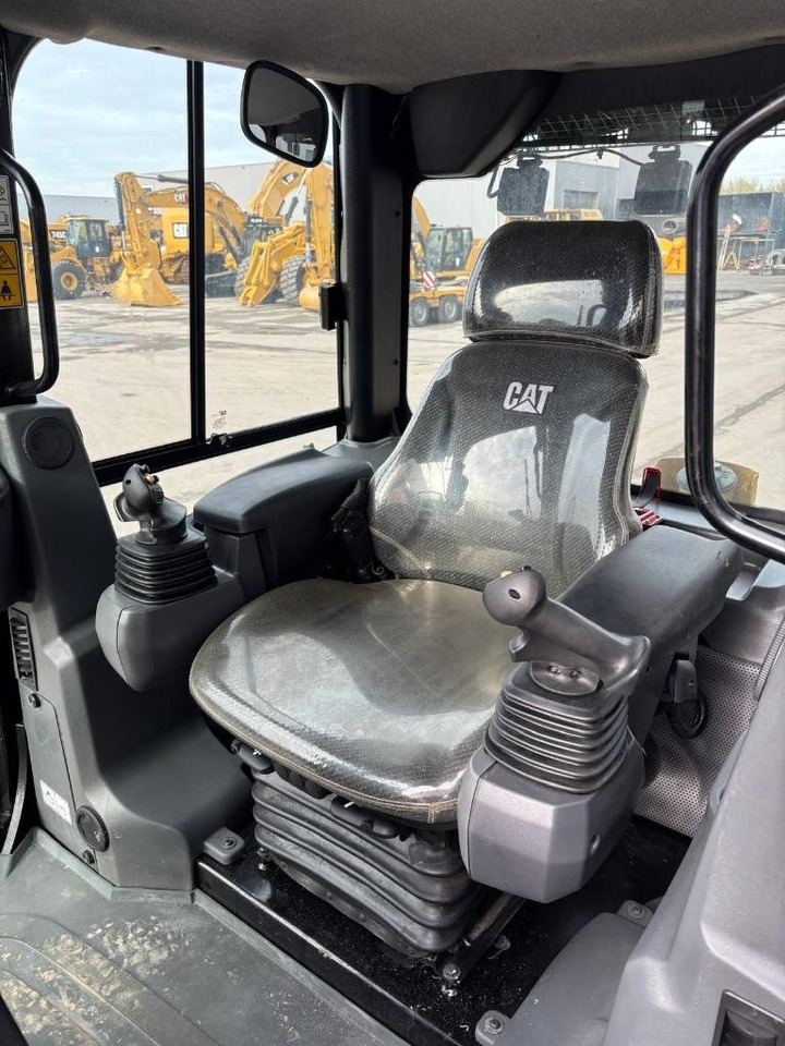Bulldozer CAT D 6 K 2 XL (Low Verified Hours): photos 10