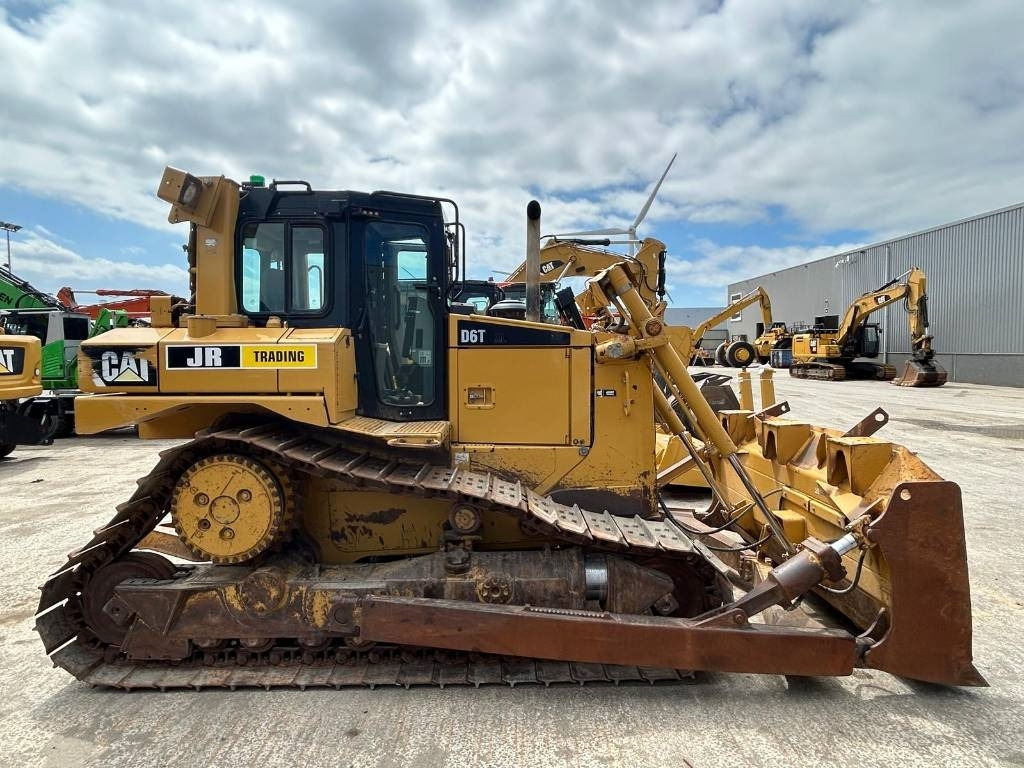CAT D 6 T XL (Under Preparation + New Tracks) - Bulldozer: photos 1 CAT D 6 T XL (Under Preparation + New Tracks) - Bulldozer: photos 1