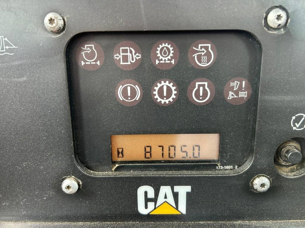 CAT D 6 T XL (Under Preparation + New Tracks) - Bulldozer: photos 3 CAT D 6 T XL (Under Preparation + New Tracks) - Bulldozer: photos 3