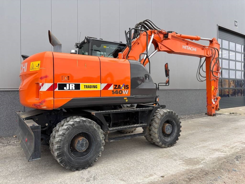 Hitachi ZX 140 W-5B - Pelle sur pneus: photos 5 Hitachi ZX 140 W-5B - Pelle sur pneus: photos 5