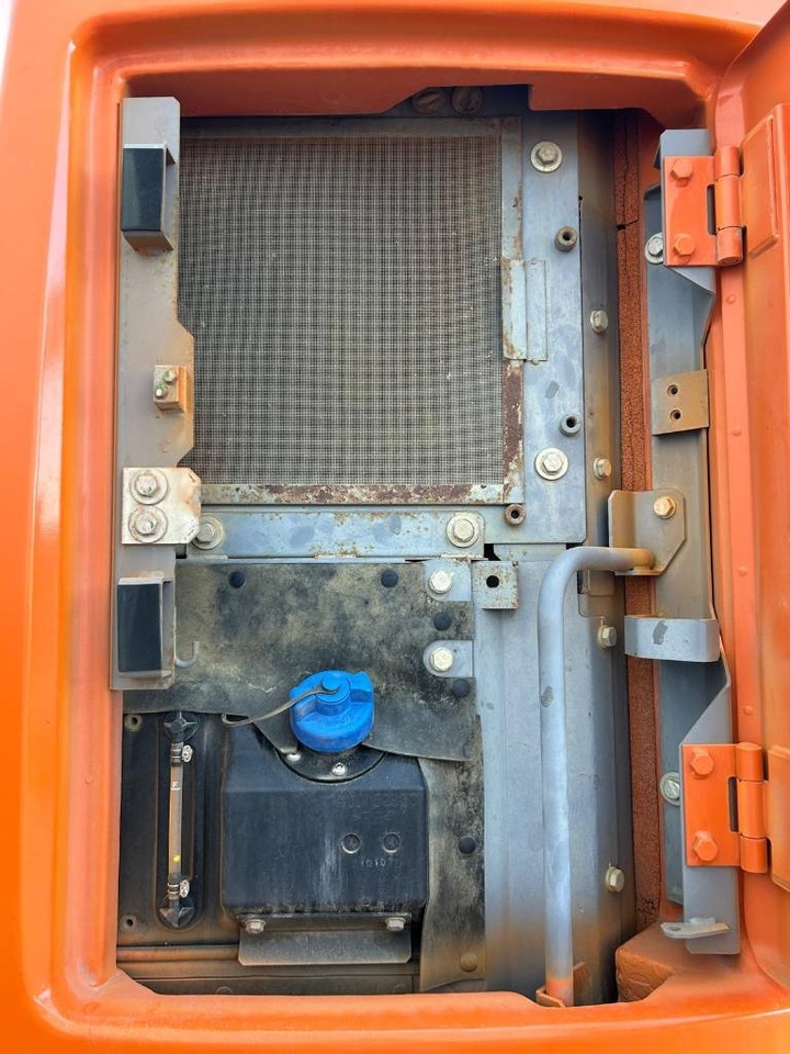 Pelle sur chenille Hitachi ZX 225 US LC-6: photos 17