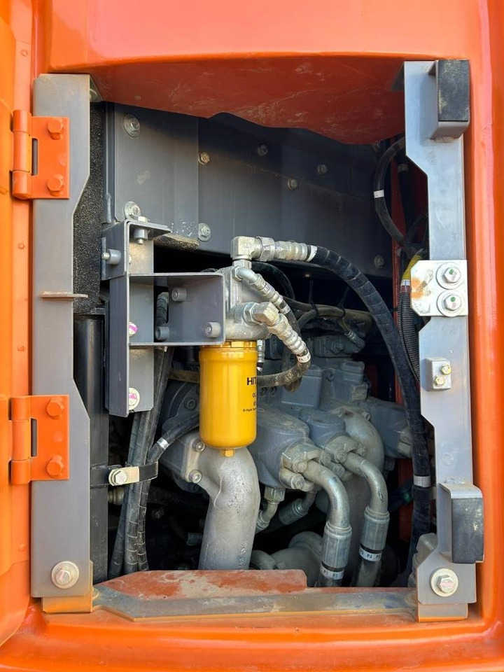 Pelle sur chenille Hitachi ZX 225 US LC-6: photos 16