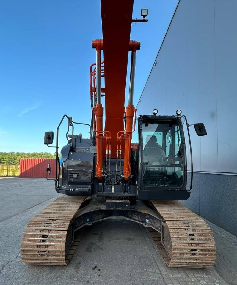 Pelle sur chenille Hitachi ZX 225 US LC-6: photos 8