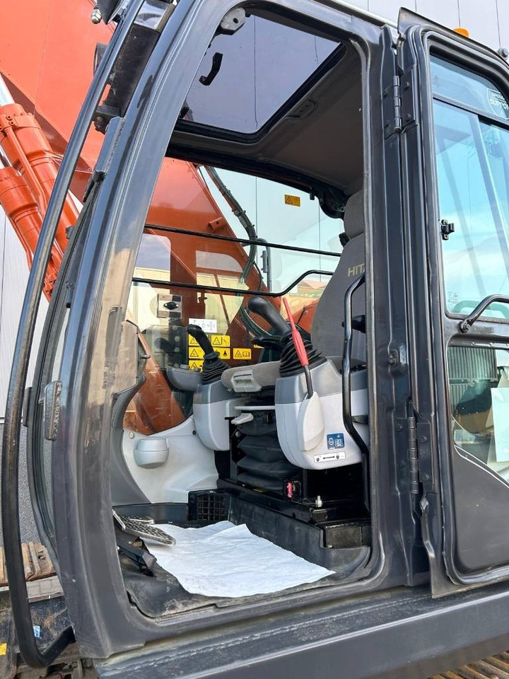 Pelle sur chenille Hitachi ZX 225 US LC-6: photos 21