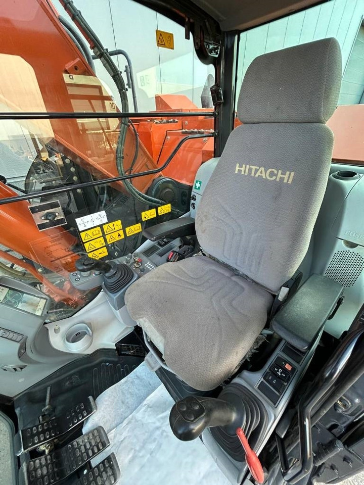 Pelle sur chenille Hitachi ZX 225 US LC-6: photos 22