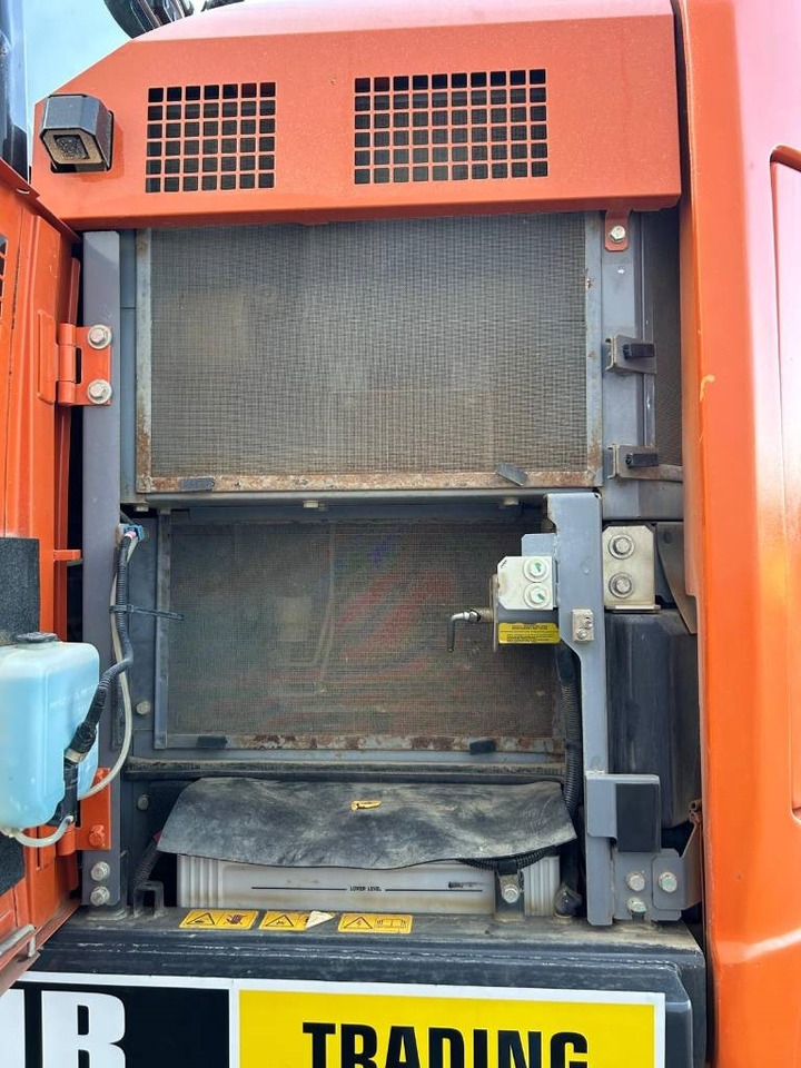 Pelle sur chenille Hitachi ZX 225 US LC-6: photos 18
