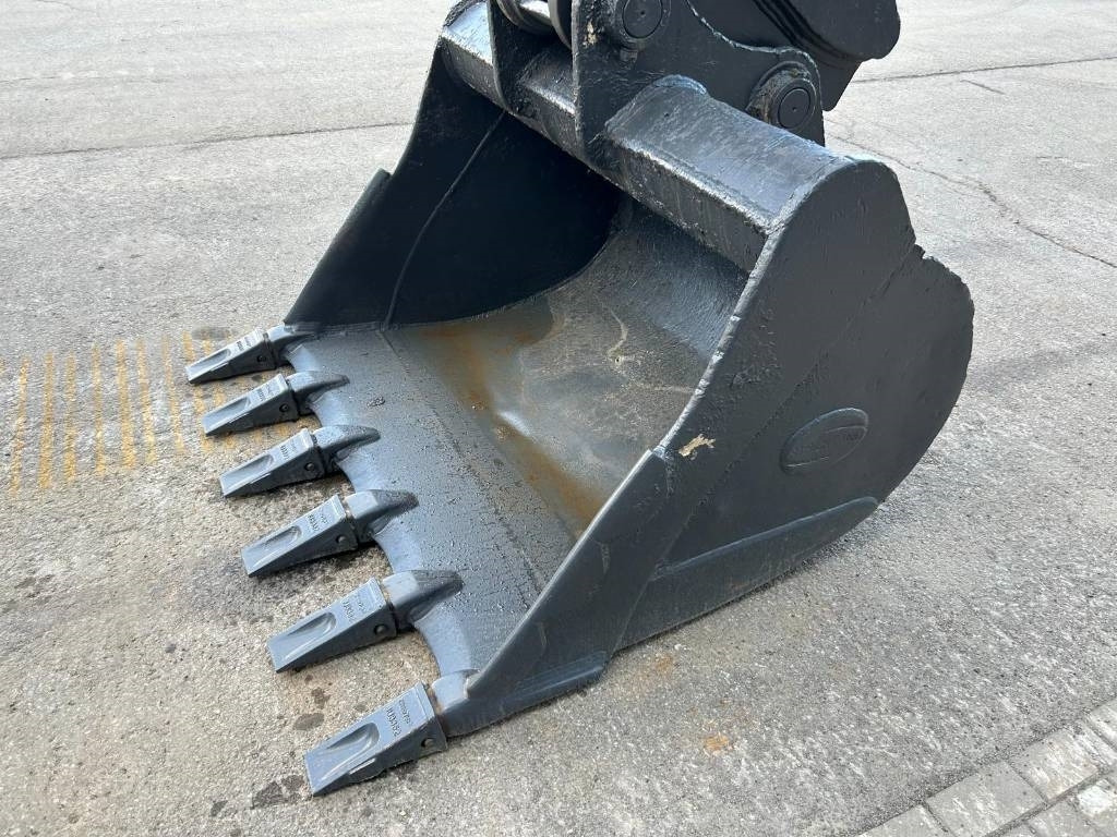 Pelle sur chenille Hitachi ZX 225 US LC-6: photos 13