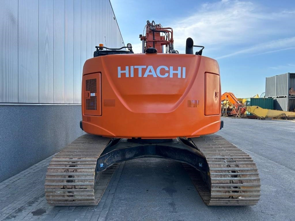 Hitachi ZX 225 US LC-6 - Pelle sur chenille: photos 4 Hitachi ZX 225 US LC-6 - Pelle sur chenille: photos 4