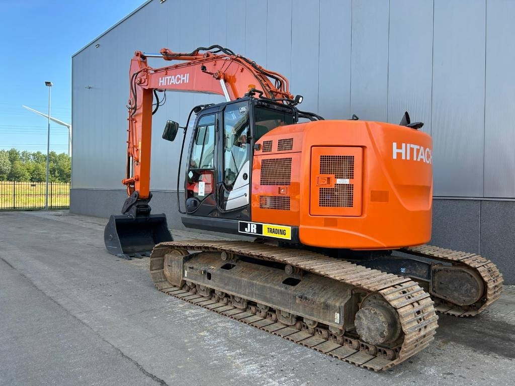 Hitachi ZX 225 US LC-6 - Pelle sur chenille: photos 3 Hitachi ZX 225 US LC-6 - Pelle sur chenille: photos 3