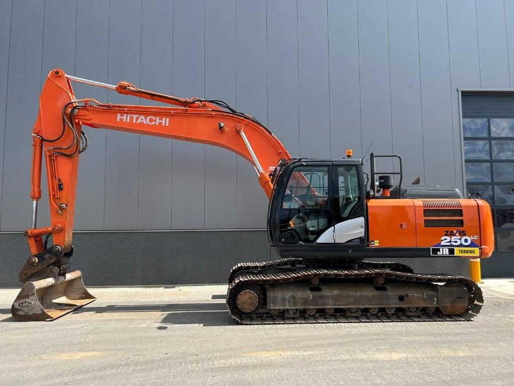 Hitachi ZX 250 LC-6 (GPS Prepared) - Pelle sur chenille: photos 1 Hitachi ZX 250 LC-6 (GPS Prepared) - Pelle sur chenille: photos 1