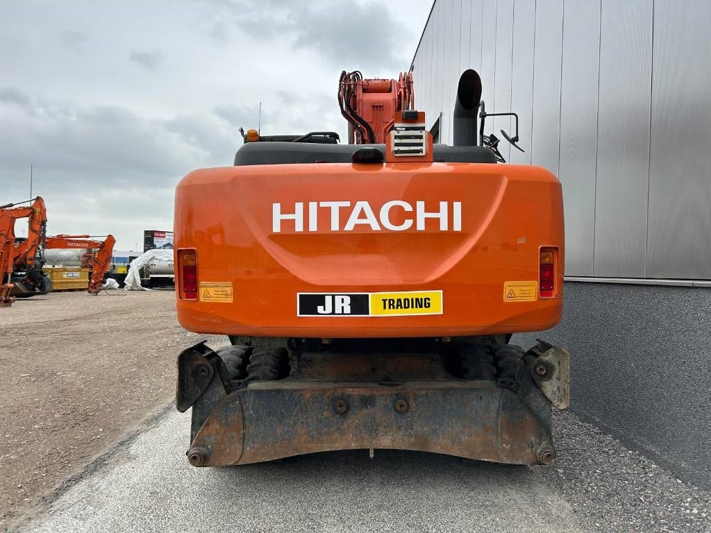 Hitachi ZX220W-5B - Pelle sur pneus: photos 4 Hitachi ZX220W-5B - Pelle sur pneus: photos 4