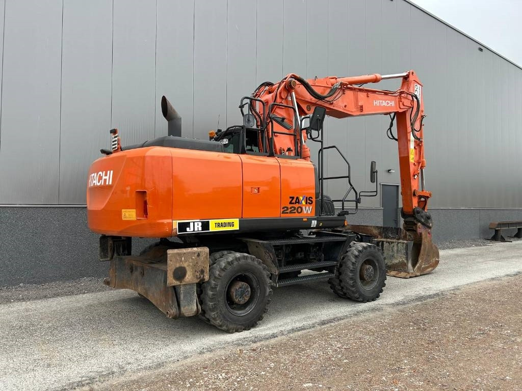 Hitachi ZX220W-5B - Pelle sur pneus: photos 5 Hitachi ZX220W-5B - Pelle sur pneus: photos 5