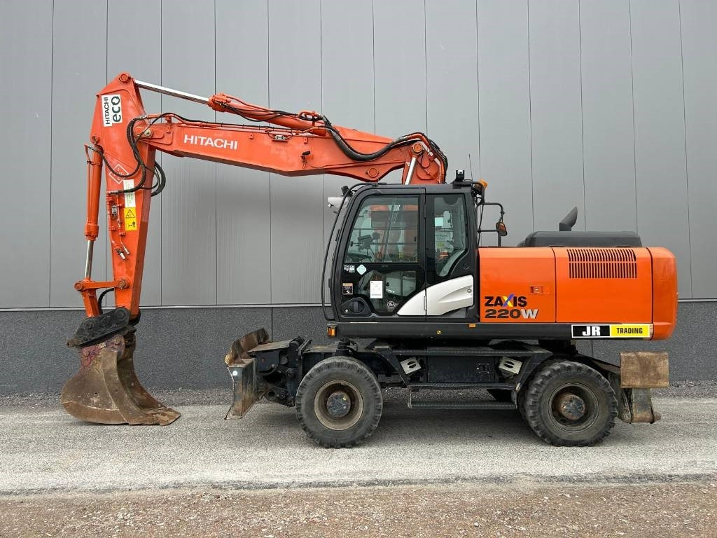 Hitachi ZX220W-5B - Pelle sur pneus: photos 1 Hitachi ZX220W-5B - Pelle sur pneus: photos 1