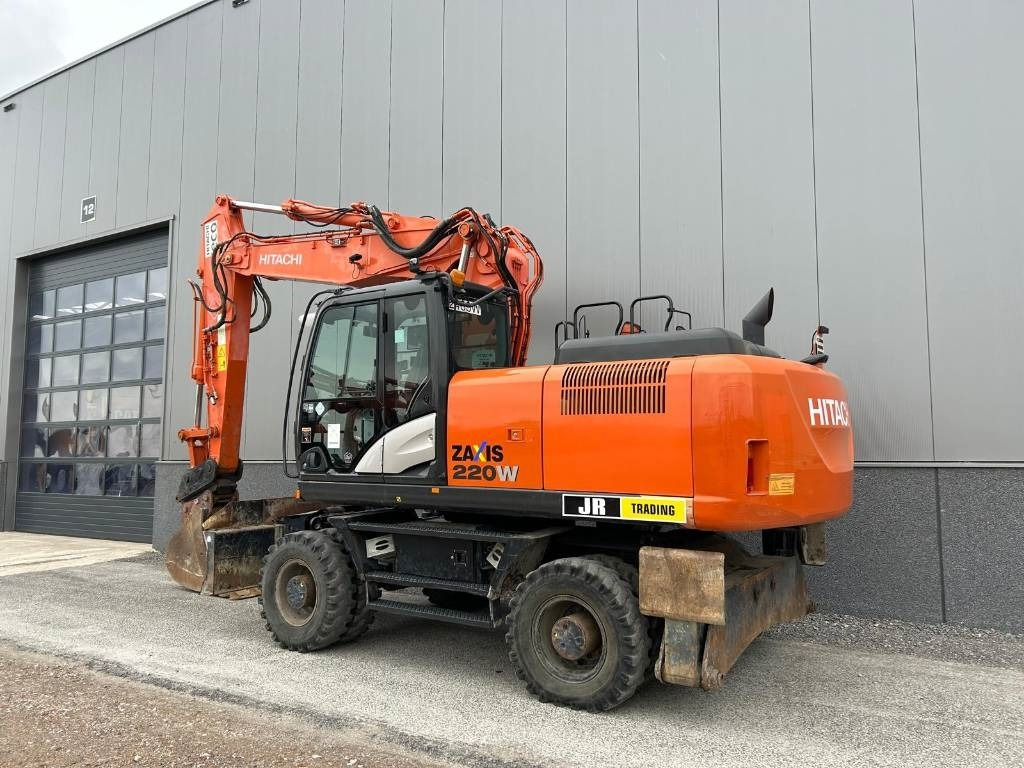 Hitachi ZX220W-5B - Pelle sur pneus: photos 3 Hitachi ZX220W-5B - Pelle sur pneus: photos 3