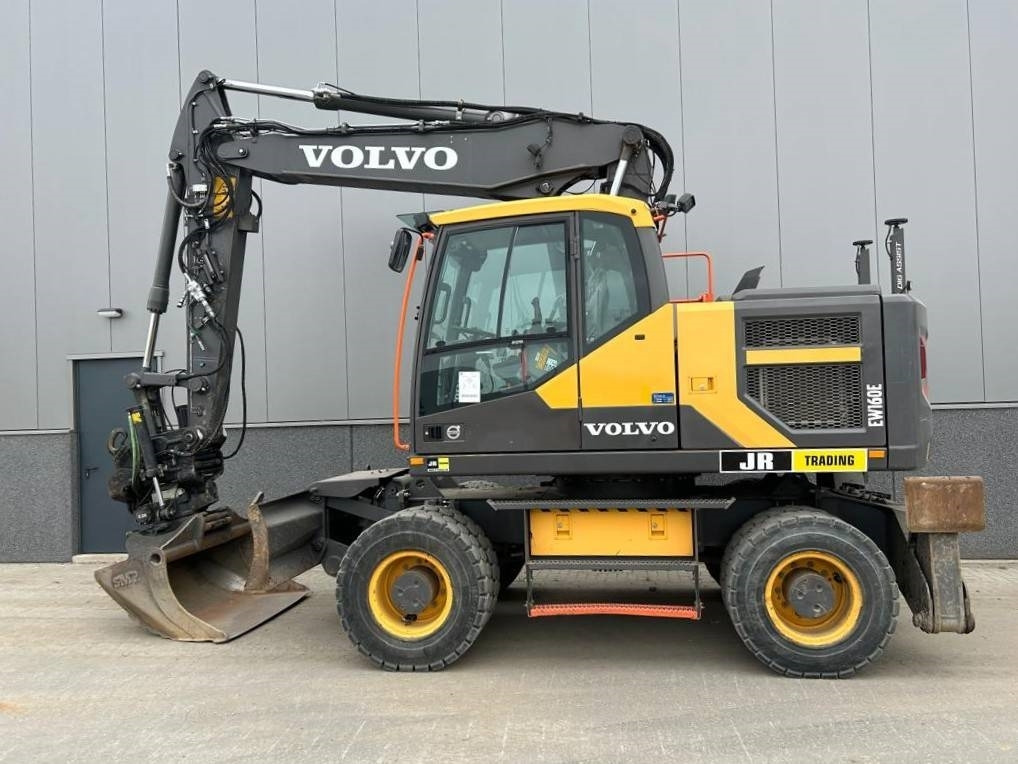 Volvo EW 160 E (Volvo dig assist trimble/Steelwrist) - Pelle sur pneus: photos 1 Volvo EW 160 E (Volvo dig assist trimble/Steelwrist) - Pelle sur pneus: photos 1