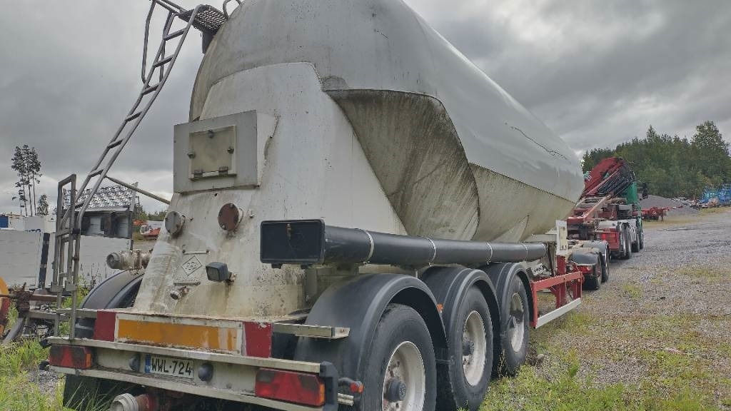 Feldbinder Säiliö puolikas  - Semi-remorque citerne: photos 2 Feldbinder Säiliö puolikas  - Semi-remorque citerne: photos 2