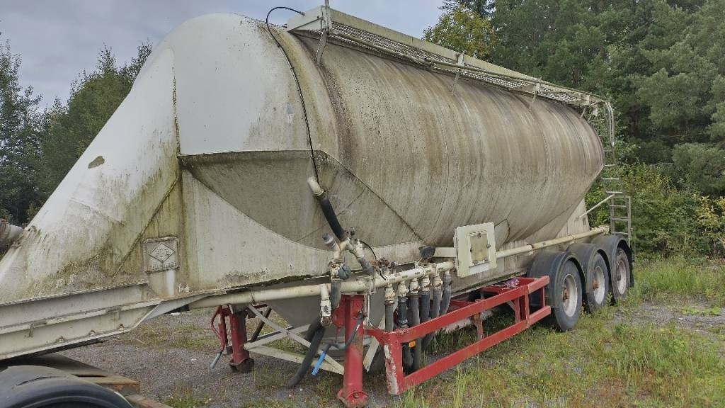 Feldbinder Säiliö puolikas  - Semi-remorque citerne: photos 4 Feldbinder Säiliö puolikas  - Semi-remorque citerne: photos 4