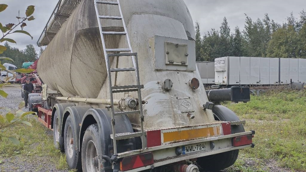 Feldbinder Säiliö puolikas  - Semi-remorque citerne: photos 3 Feldbinder Säiliö puolikas  - Semi-remorque citerne: photos 3