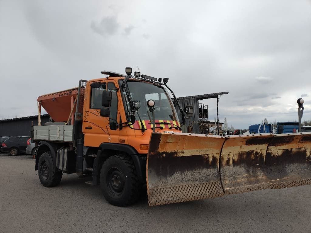 Mercedes-Benz Unimog ,hiekoitin,aura,kippilava - Engin de déneigement: photos 2 Mercedes-Benz Unimog ,hiekoitin,aura,kippilava - Engin de déneigement: photos 2