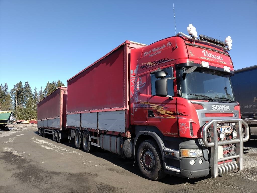 Scania Nousukapelli+Jyki kärry 3m sisäkork.liukukatot - Camion à rideaux coulissants: photos 2 Scania Nousukapelli+Jyki kärry 3m sisäkork.liukukatot - Camion à rideaux coulissants: photos 2
