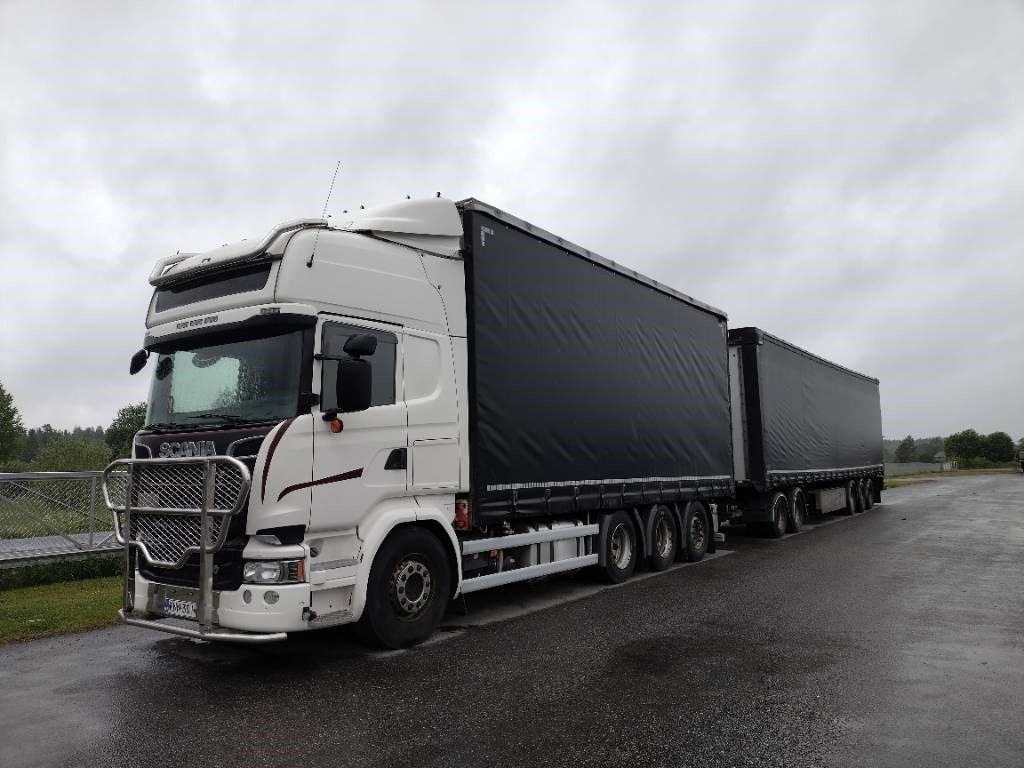 Scania R580 8x4 kapellilava+Dolly+kärry 76tn juna - Camion à rideaux coulissants: photos 3 Scania R580 8x4 kapellilava+Dolly+kärry 76tn juna - Camion à rideaux coulissants: photos 3