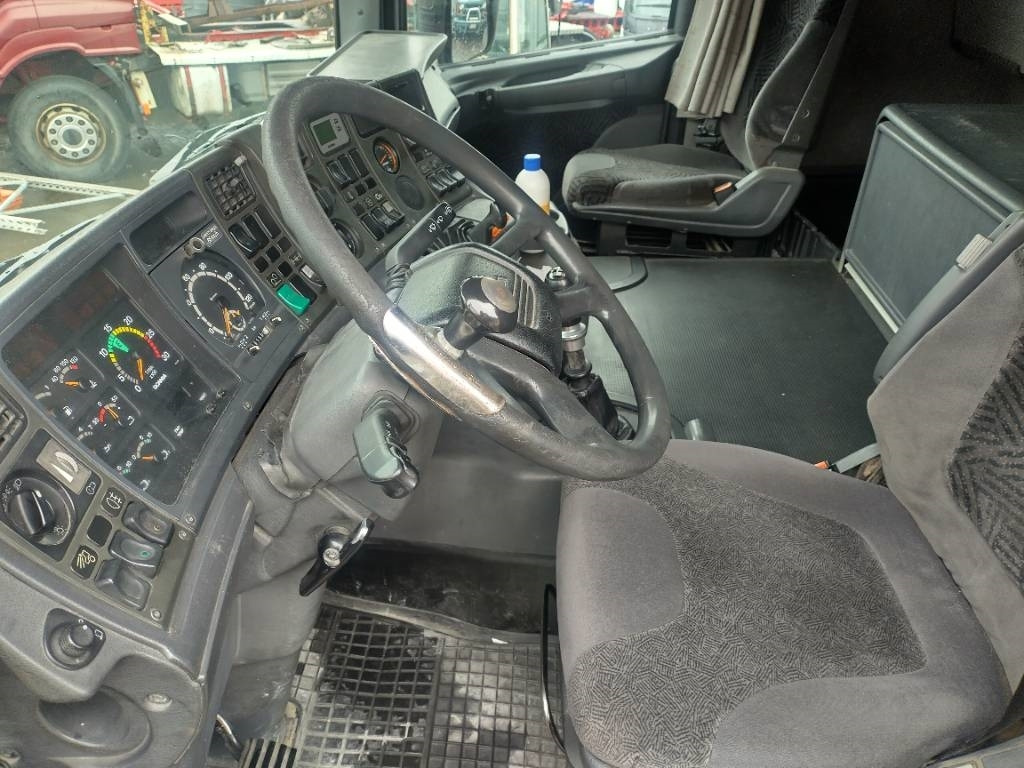 Scania R164 6x2 vetoauto,täysilma,manuaali - Tracteur routier: photos 5 Scania R164 6x2 vetoauto,täysilma,manuaali - Tracteur routier: photos 5