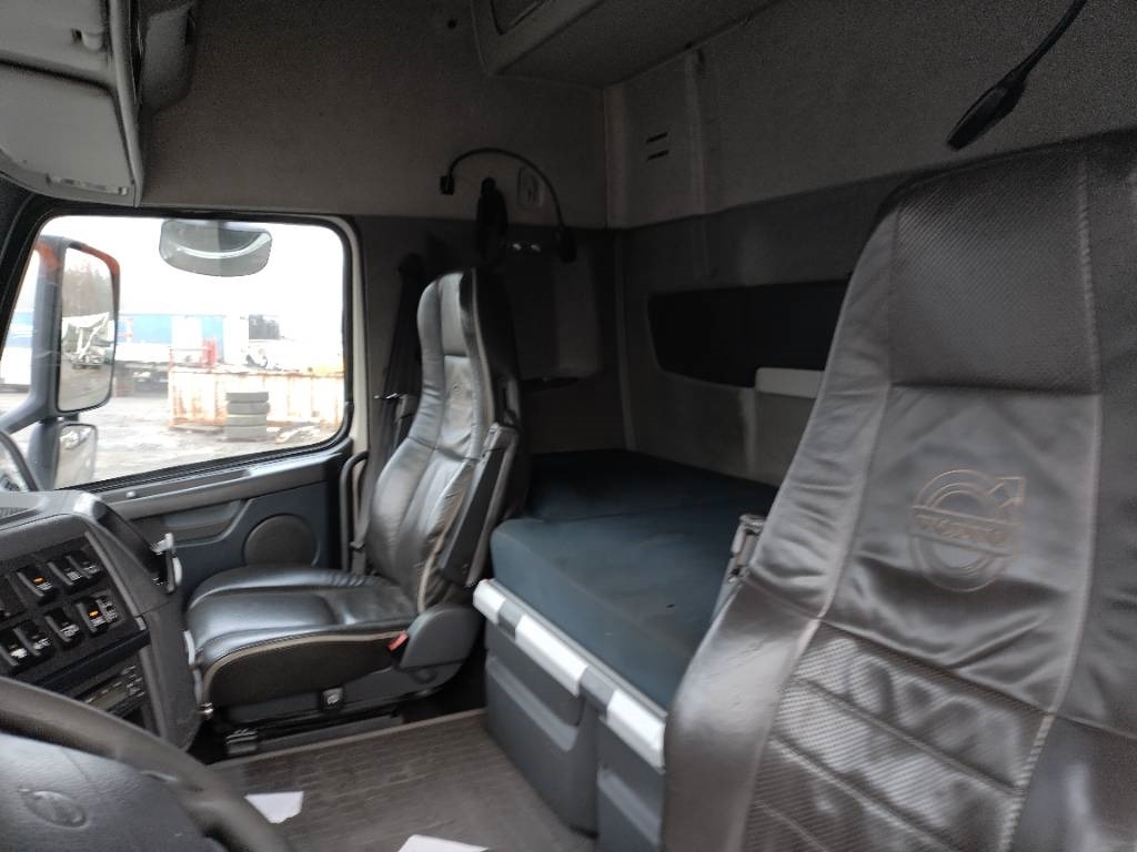 Volvo FH13 6x4 multilift koukku laite - Camion ampliroll: photos 5 Volvo FH13 6x4 multilift koukku laite - Camion ampliroll: photos 5