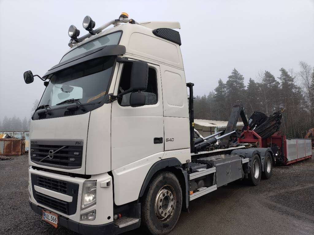 Volvo FH13 6x4 multilift koukku laite - Camion ampliroll: photos 1 Volvo FH13 6x4 multilift koukku laite - Camion ampliroll: photos 1