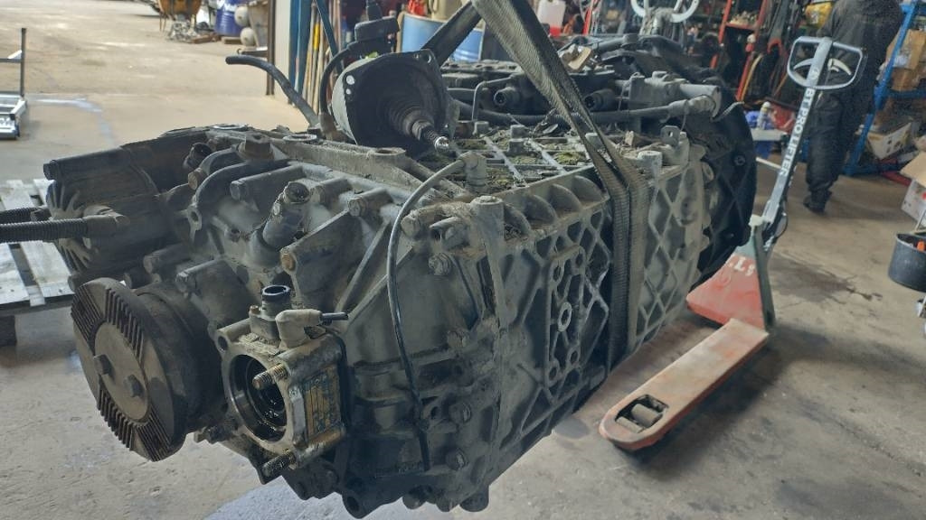 ZF 16s221 vaihteisto - Boîte de vitesse pour Camion: photos 1 ZF 16s221 vaihteisto - Boîte de vitesse pour Camion: photos 1