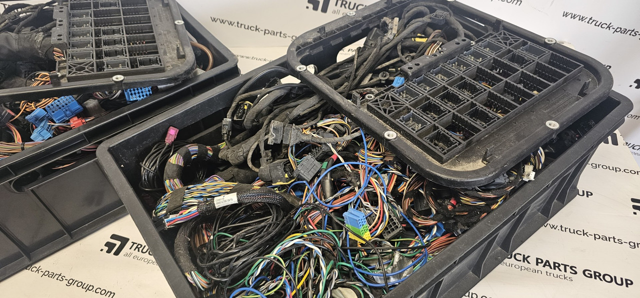 Mersedes-Benz Actros MP4 bumper wiring harness 0078013254, XVK82002234, 9615408113, 9615408013, 0064703824, 4711503933, XVK87000186, 9614400358, 4711503420, 4711504320, 4711509733, 0005401633, XVK8800 - Câble/ Fil pour Camion: photos 2 Mersedes-Benz Actros MP4 bumper wiring harness 0078013254, XVK82002234, 9615408113, 9615408013, 0064703824, 4711503933, XVK87000186, 9614400358, 4711503420, 4711504320, 4711509733, 0005401633, XVK8800 - Câble/ Fil pour Camion: photos 2