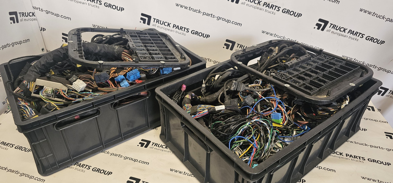 Mersedes-Benz Actros MP4 bumper wiring harness 0078013254, XVK82002234, 9615408113, 9615408013, 0064703824, 4711503933, XVK87000186, 9614400358, 4711503420, 4711504320, 4711509733, 0005401633, XVK8800 - Câble/ Fil pour Camion: photos 1 Mersedes-Benz Actros MP4 bumper wiring harness 0078013254, XVK82002234, 9615408113, 9615408013, 0064703824, 4711503933, XVK87000186, 9614400358, 4711503420, 4711504320, 4711509733, 0005401633, XVK8800 - Câble/ Fil pour Camion: photos 1