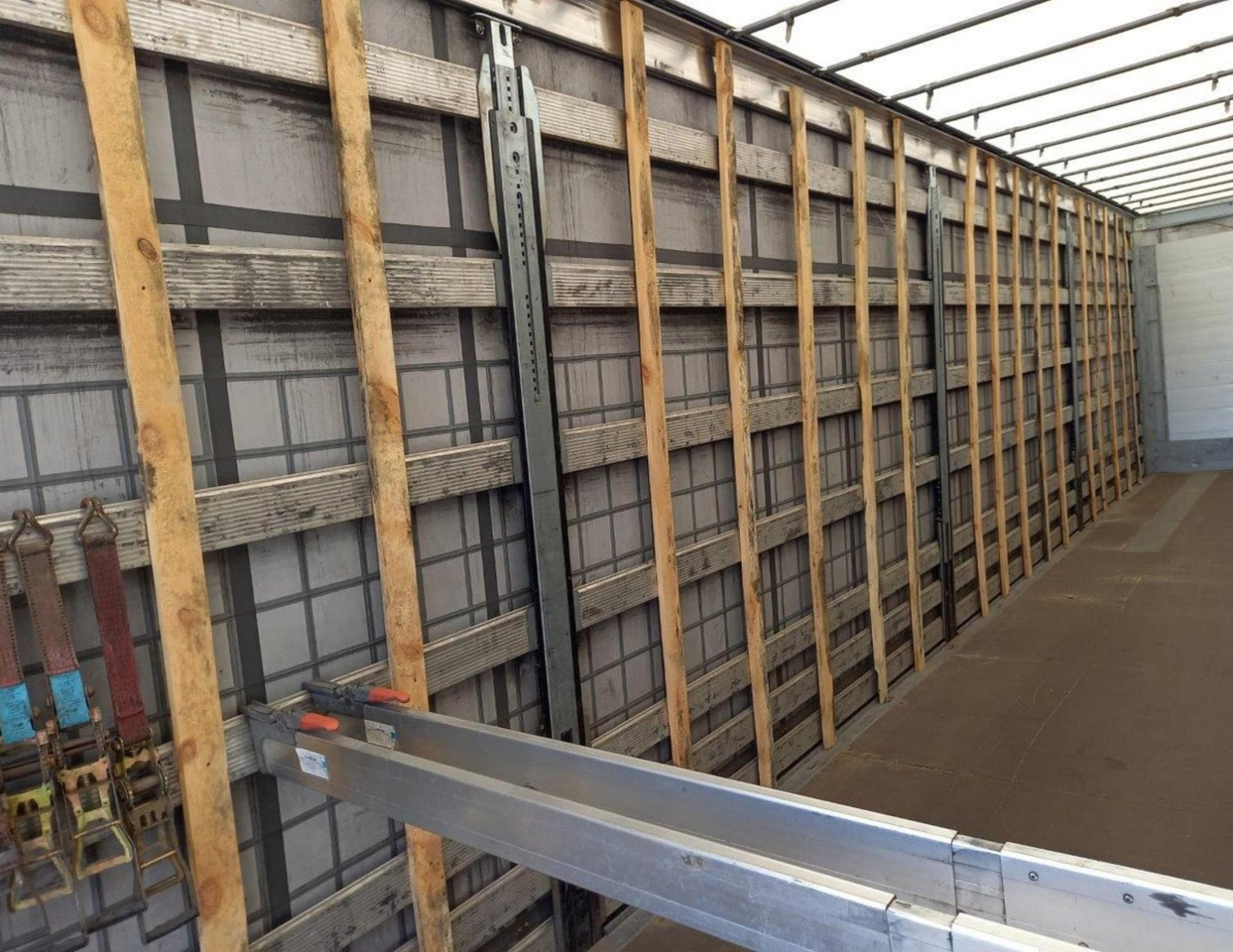 2021 Schmitz Cargobull SCS24/L Varios - Semi-remorque rideaux coulissants: photos 2 2021 Schmitz Cargobull SCS24/L Varios - Semi-remorque rideaux coulissants: photos 2