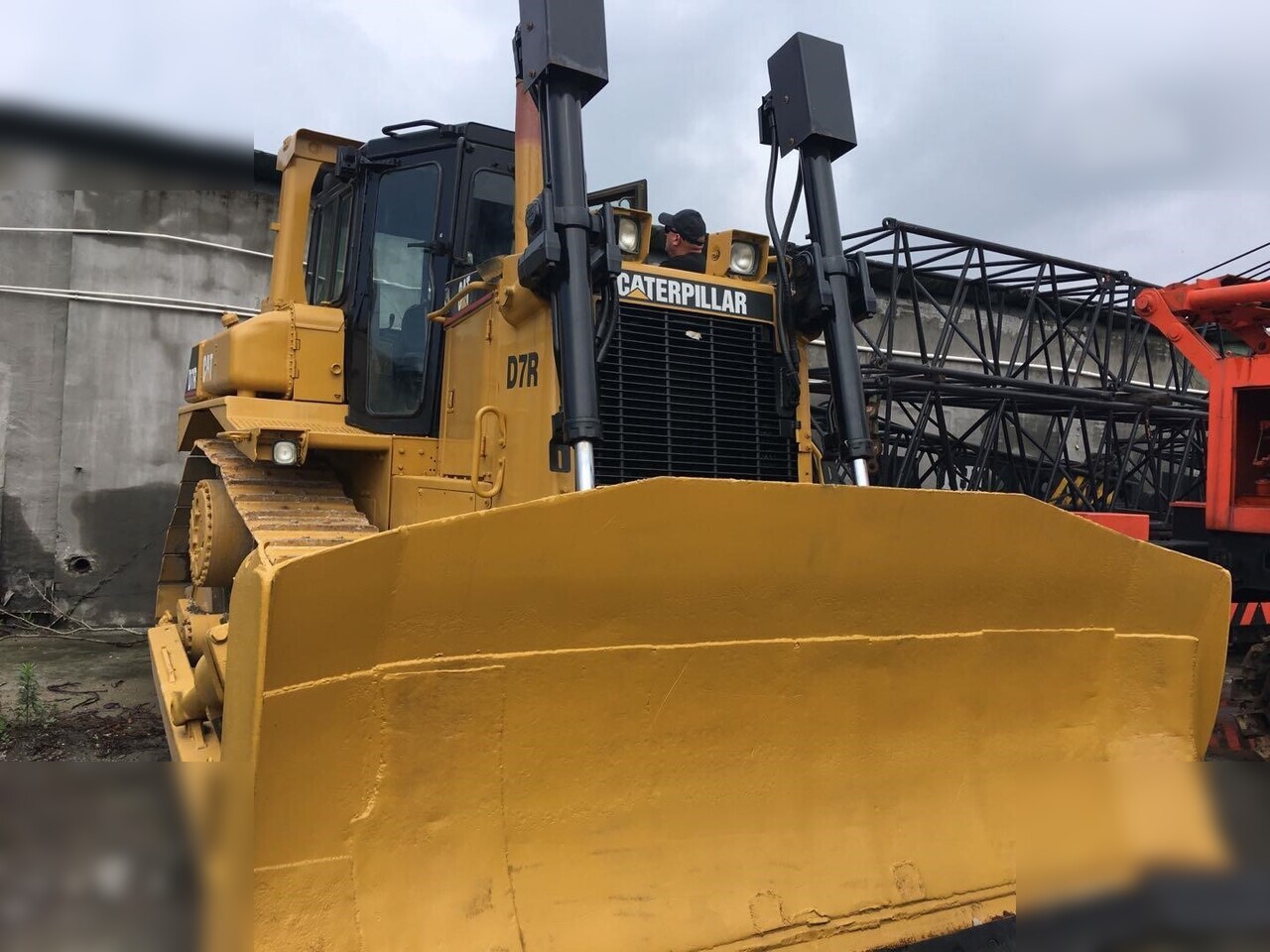 CATERPILLAR D7R - Bulldozer: photos 2 CATERPILLAR D7R - Bulldozer: photos 2