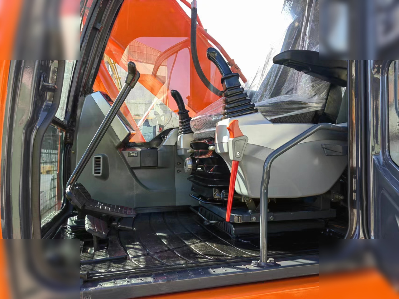 DOOSAN DX225 LC - Pelle sur chenille: photos 3 DOOSAN DX225 LC - Pelle sur chenille: photos 3