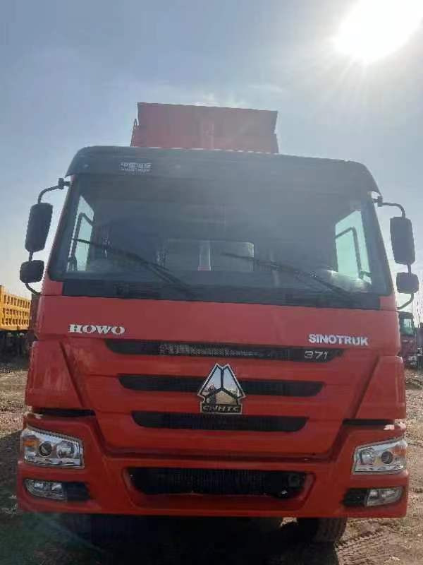 HOWO 371 - Camion benne: photos 2 HOWO 371 - Camion benne: photos 2