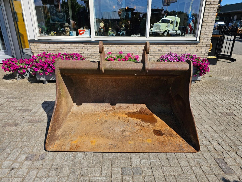 C. Klein Slotenbak - Godet pour Pelle: photos 1 C. Klein Slotenbak - Godet pour Pelle: photos 1