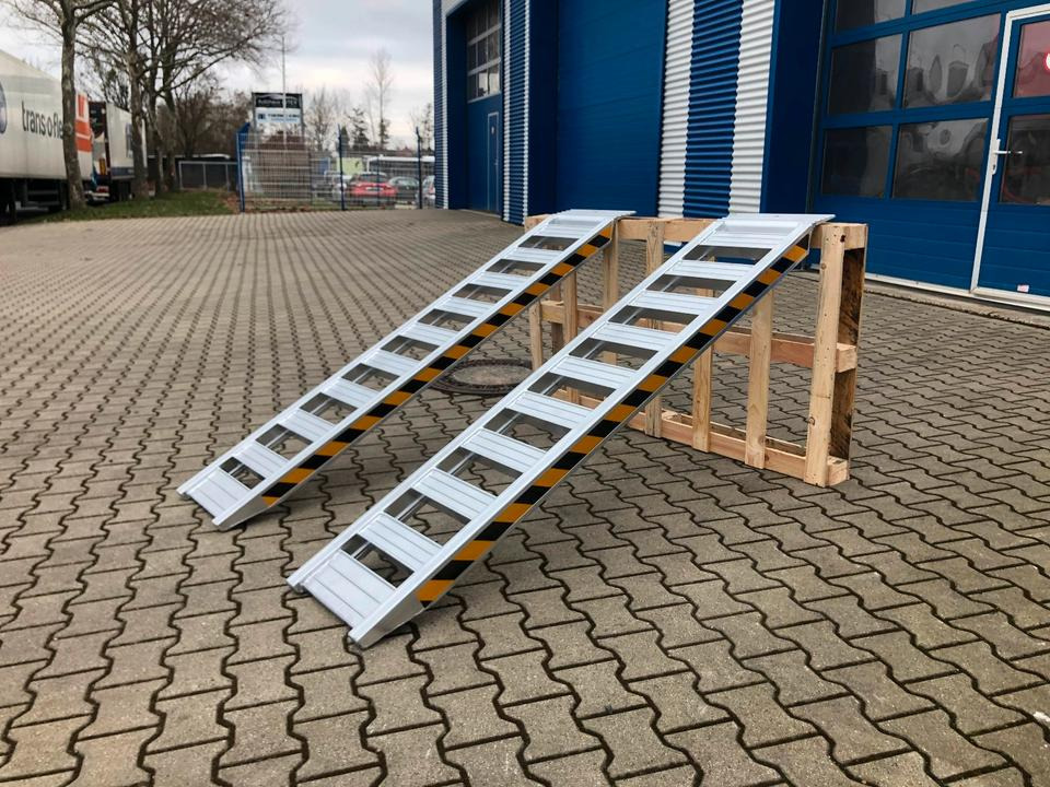 Alurampen Satz 2m 2000KG Minibagger Minilader Quad Auffahrrampe *INKL.19% MWST* - Rampe de chargement: photos 1 Alurampen Satz 2m 2000KG Minibagger Minilader Quad Auffahrrampe *INKL.19% MWST* - Rampe de chargement: photos 1