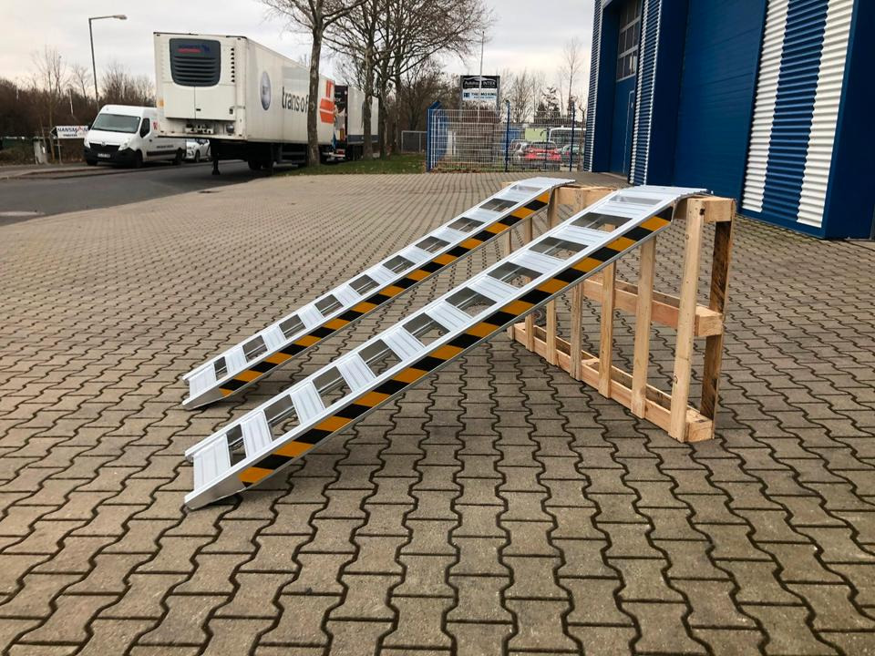 Alurampen Satz 2m 2000KG Minibagger Minilader Quad Auffahrrampe *INKL.19% MWST* - Rampe de chargement: photos 5 Alurampen Satz 2m 2000KG Minibagger Minilader Quad Auffahrrampe *INKL.19% MWST* - Rampe de chargement: photos 5