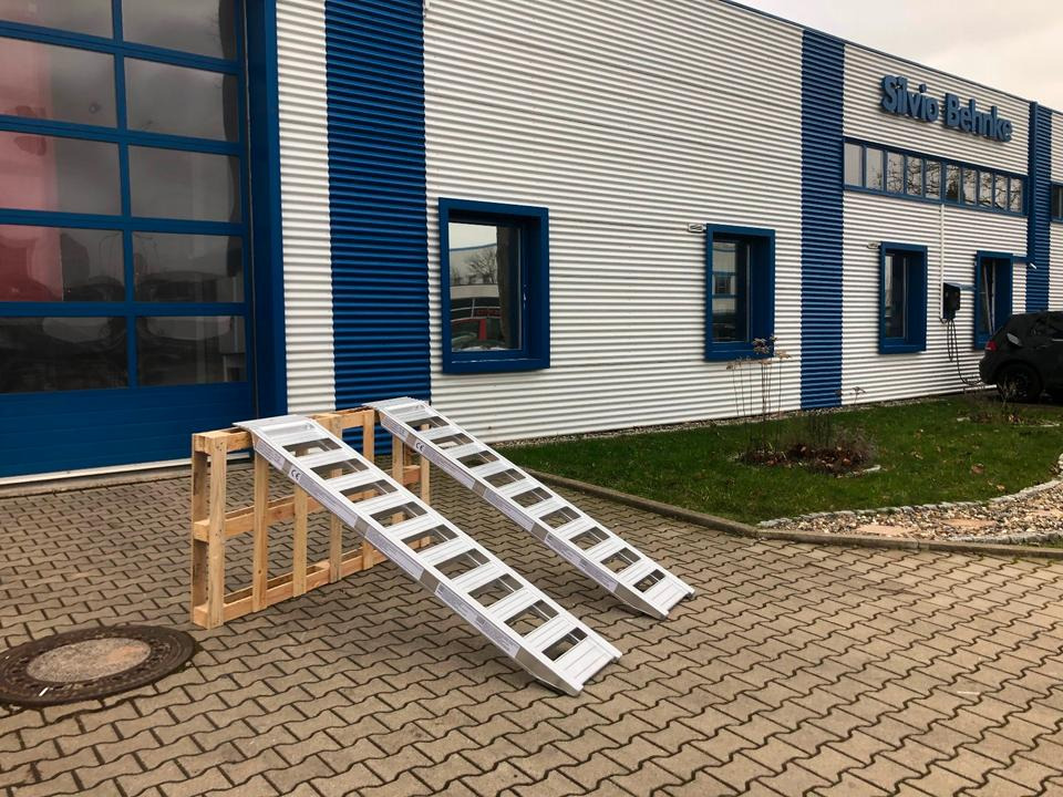 Alurampen Satz 2m 2000KG Minibagger Minilader Quad Auffahrrampe *INKL.19% MWST* - Rampe de chargement: photos 2 Alurampen Satz 2m 2000KG Minibagger Minilader Quad Auffahrrampe *INKL.19% MWST* - Rampe de chargement: photos 2