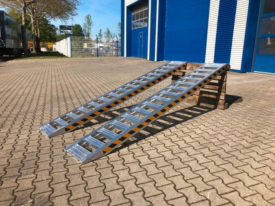 Alurampen Satz 3,50m 4000KG Minibagger Minilader Quad Auffahrrampe *INKL.19% MWST* - Rampe de chargement: photos 1 Alurampen Satz 3,50m 4000KG Minibagger Minilader Quad Auffahrrampe *INKL.19% MWST* - Rampe de chargement: photos 1